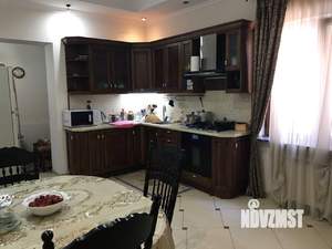 Дом 375м², 3-этажный, на длительный срок, 