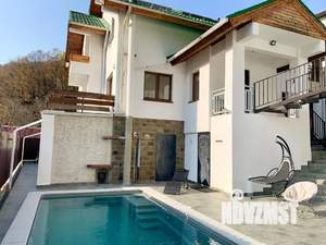 Дом 300м&sup2;, 3-этажный, посуточно, 