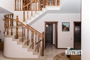Дом 315м², 3-этажный, на длительный срок, 