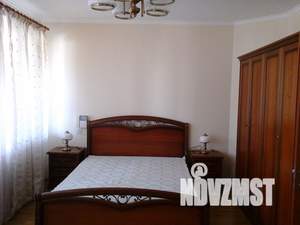 Дом 300м&sup2;, 4-этажный, посуточно, 