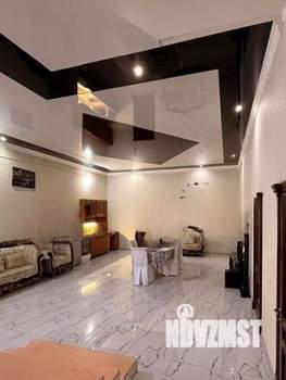 Коттедж 300м&sup2;, 3-этажный, на длительный срок, 