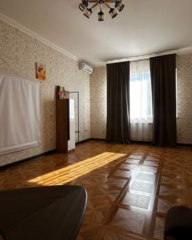 Дом 200м², 2-этажный, на длительный срок, 