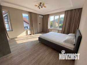 Дом 220м&sup2;, 3-этажный, посуточно, 