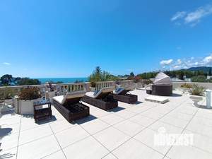 Таунхаус 1091м&sup2;, 3-этажный, на длительный срок, 