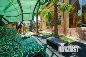 Дом 900м&sup2;, 3-этажный, посуточно, 