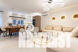 Дом 204м&sup2;, 3-этажный, посуточно, 