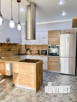 Таунхаус 150м², 3-этажный, на длительный срок, 
