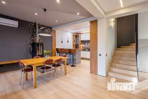 Дом 250м², 3-этажный, на длительный срок, 