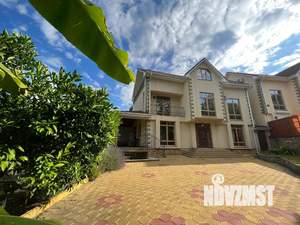 Дом 300м&sup2;, 3-этажный, посуточно, 