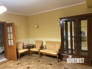 Дом 300м&sup2;, 4-этажный, посуточно, 