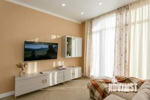 Дом 240м&sup2;, 3-этажный, посуточно, 