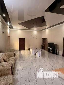 Коттедж 300м&sup2;, 3-этажный, на длительный срок, 