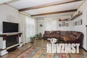 Дом 250м², 3-этажный, на длительный срок, 