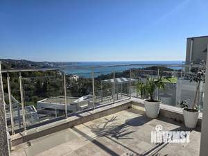 Таунхаус 130м², 3-этажный, на длительный срок, 