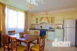 Дом 233м&sup2;, 3-этажный, посуточно, 