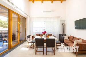 Дом 200м&sup2;, 3-этажный, посуточно, 