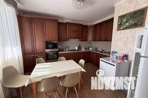 Дом 670м&sup2;, 2-этажный, посуточно, 