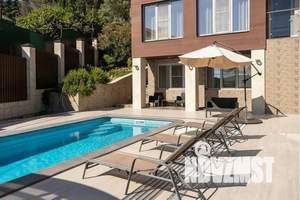 Дом 300м², 3-этажный, посуточно, 