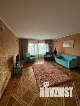 Дом 295м&sup2;, 3-этажный, посуточно, 