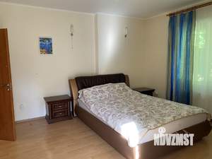 Дом 200м&sup2;, 2-этажный, на длительный срок, 