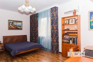 Дом 315м², 3-этажный, на длительный срок, 