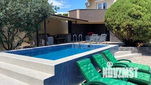 Дом 175м&sup2;, 3-этажный, посуточно, 