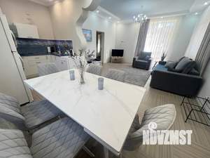 Дом 300м&sup2;, 3-этажный, посуточно, 