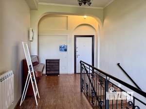 Дом 230м², 3-этажный, на длительный срок, 