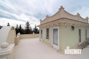 Коттедж 270м&sup2;, 3-этажный, на длительный срок, 