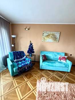 Дом 295м&sup2;, 3-этажный, посуточно, 