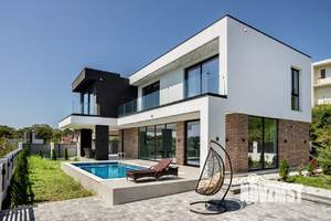 Дом 240м², 2-этажный, на длительный срок, 