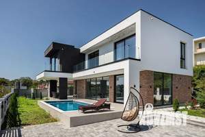 Дом 230м&sup2;, 2-этажный, посуточно, 