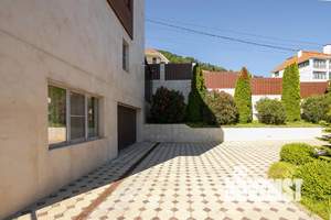 Дом 300м&sup2;, 3-этажный, посуточно, 