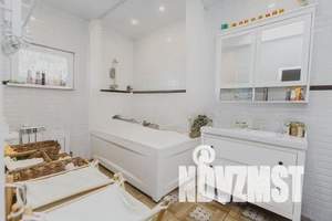 Дом 250м², 3-этажный, на длительный срок, 