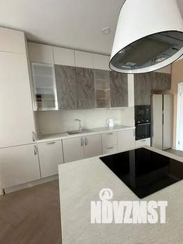 Дом 300м&sup2;, 3-этажный, посуточно, 