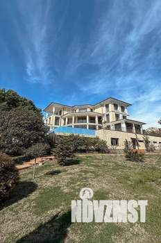 Дом 1210м&sup2;, 3-этажный, посуточно, 