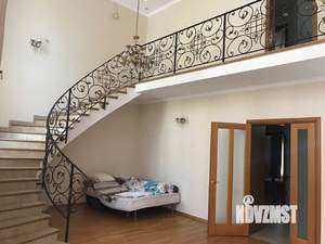 Дом 375м², 3-этажный, на длительный срок, 