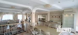 Таунхаус 328м², 4-этажный, на длительный срок, 