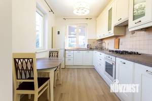 Дом 150м&sup2;, 3-этажный, на длительный срок, 