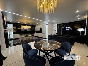 Коттедж 300м&sup2;, 3-этажный, на длительный срок, 