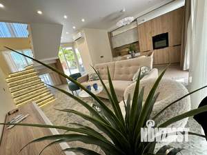 Дом 129м&sup2;, 3-этажный, посуточно, 