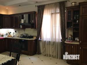 Дом 375м², 3-этажный, на длительный срок, 