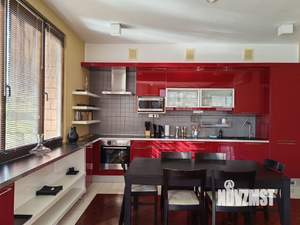 Дом 200м&sup2;, 2-этажный, посуточно, 