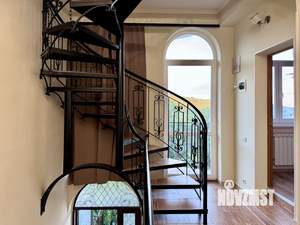 Дом 227м², 3-этажный, на длительный срок, 