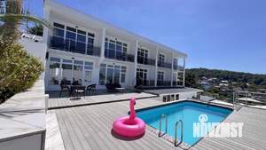 Дом 1000м², 3-этажный, посуточно, 