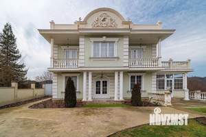 Коттедж 270м&sup2;, 3-этажный, на длительный срок, 