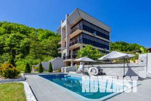 Дом 390м&sup2;, 3-этажный, посуточно, 