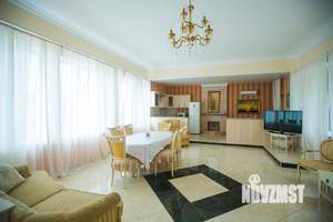 Коттедж 230м², 2-этажный, на длительный срок, 