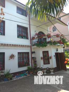 Дом 22м&sup2;, 3-этажный, посуточно, 