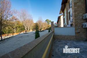 Таунхаус 140м&sup2;, 3-этажный, на длительный срок, 